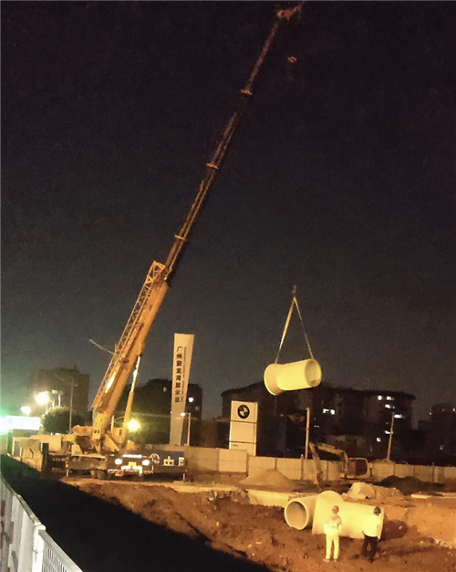 渝中区“弯臂矫正”—— 吊车的 “形变补偿” 技术